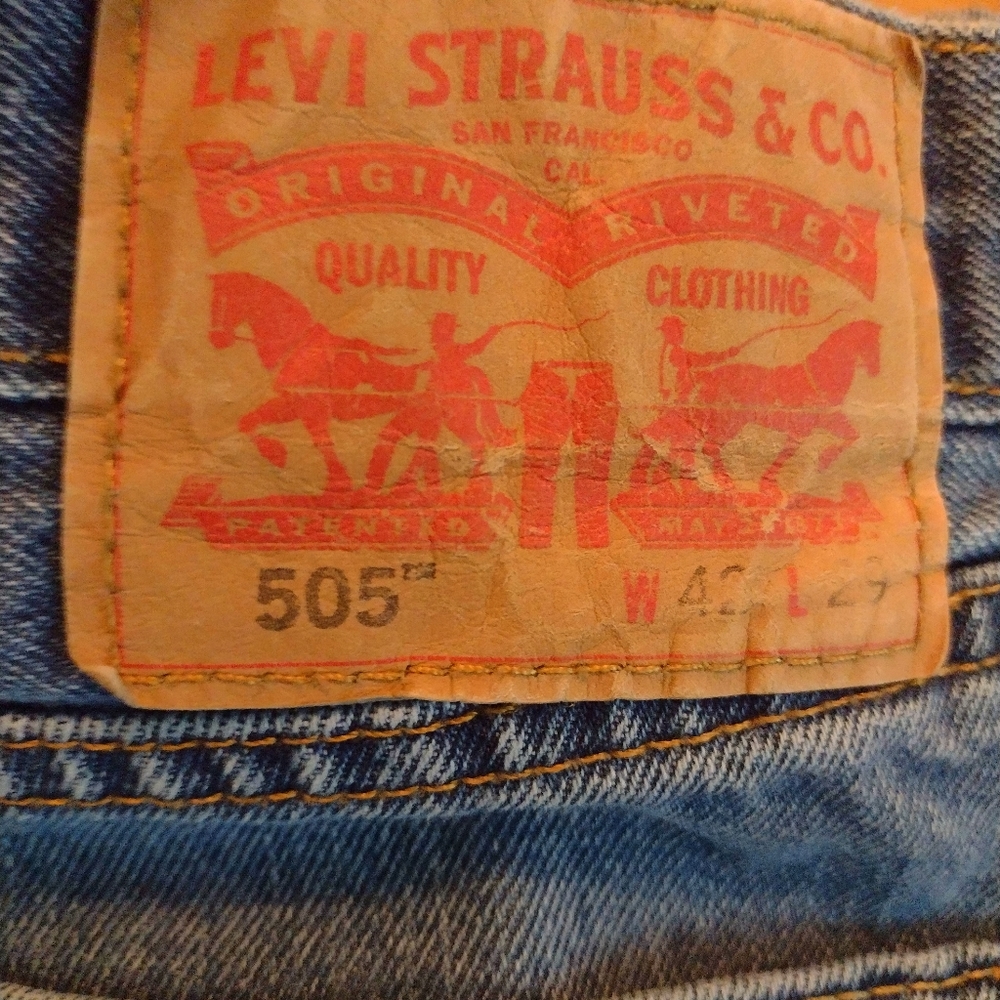 Levis